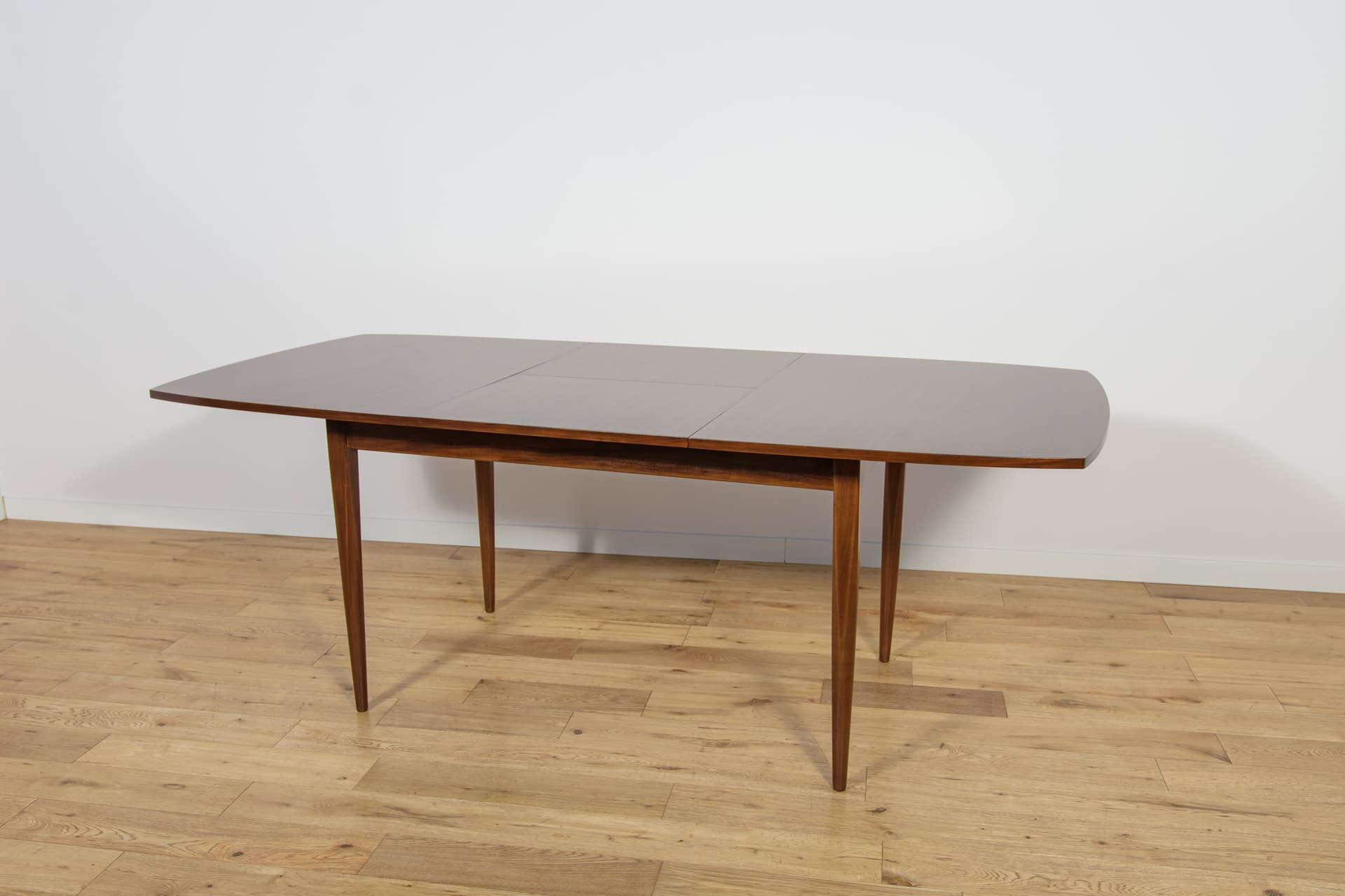 Extendable table, dark mahogany brown, mahogany, United Kingdom, 1960s. - 210154