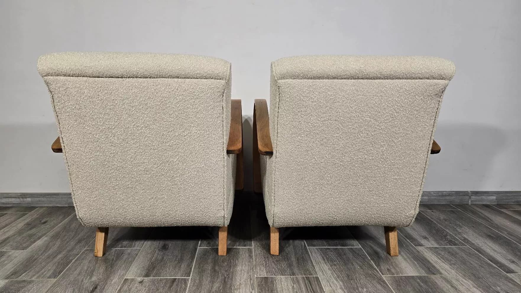 Para foteli H 410, bouclé kremowy, orzech, proj. J. Halabala, Czechosłowacja, lata 60. - 210260