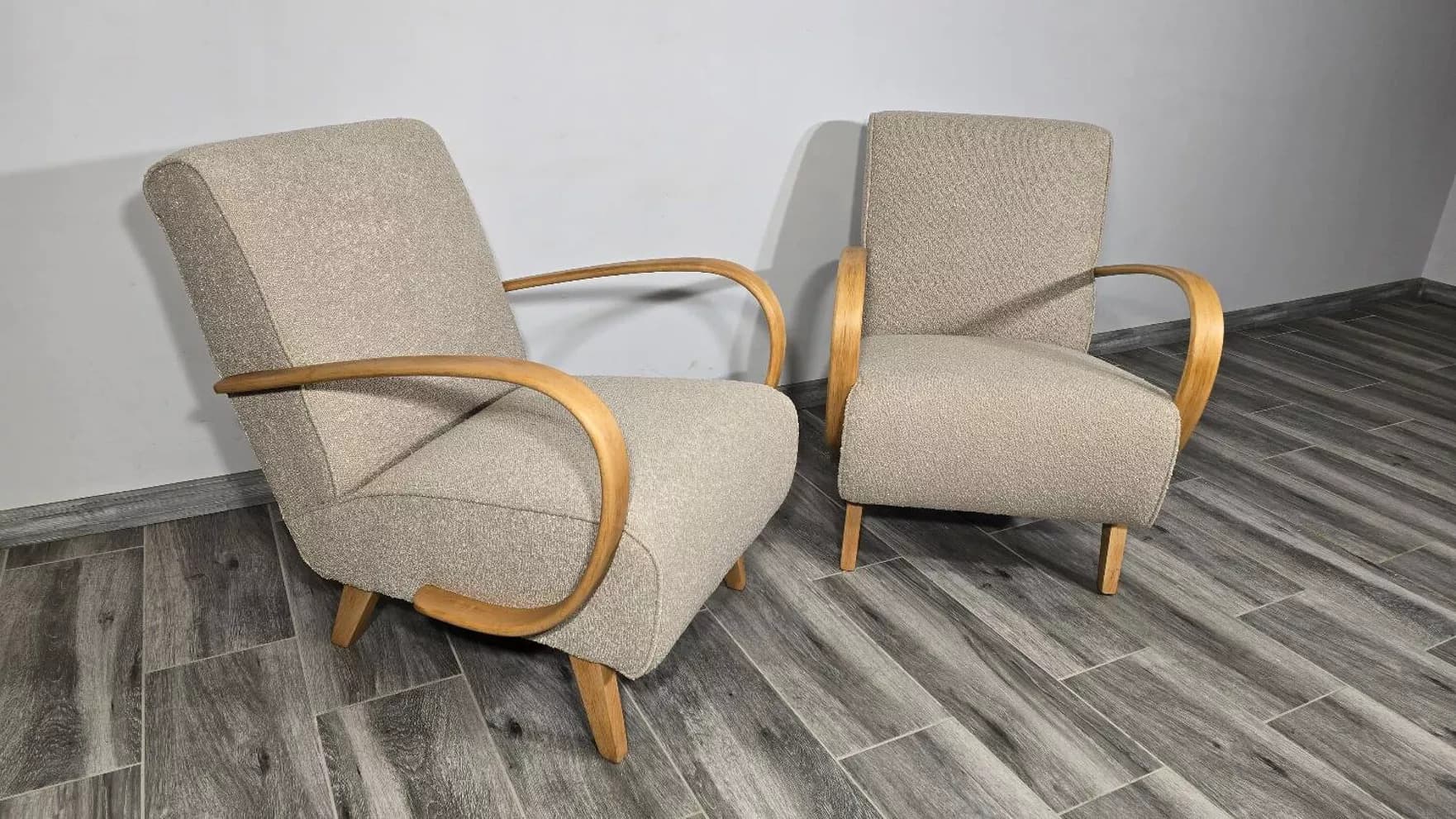 Para foteli H 410, bouclé ivory white, orzech, proj. J. Halabala, UP Závody, Czechosłowacja, lata 60. - 210268