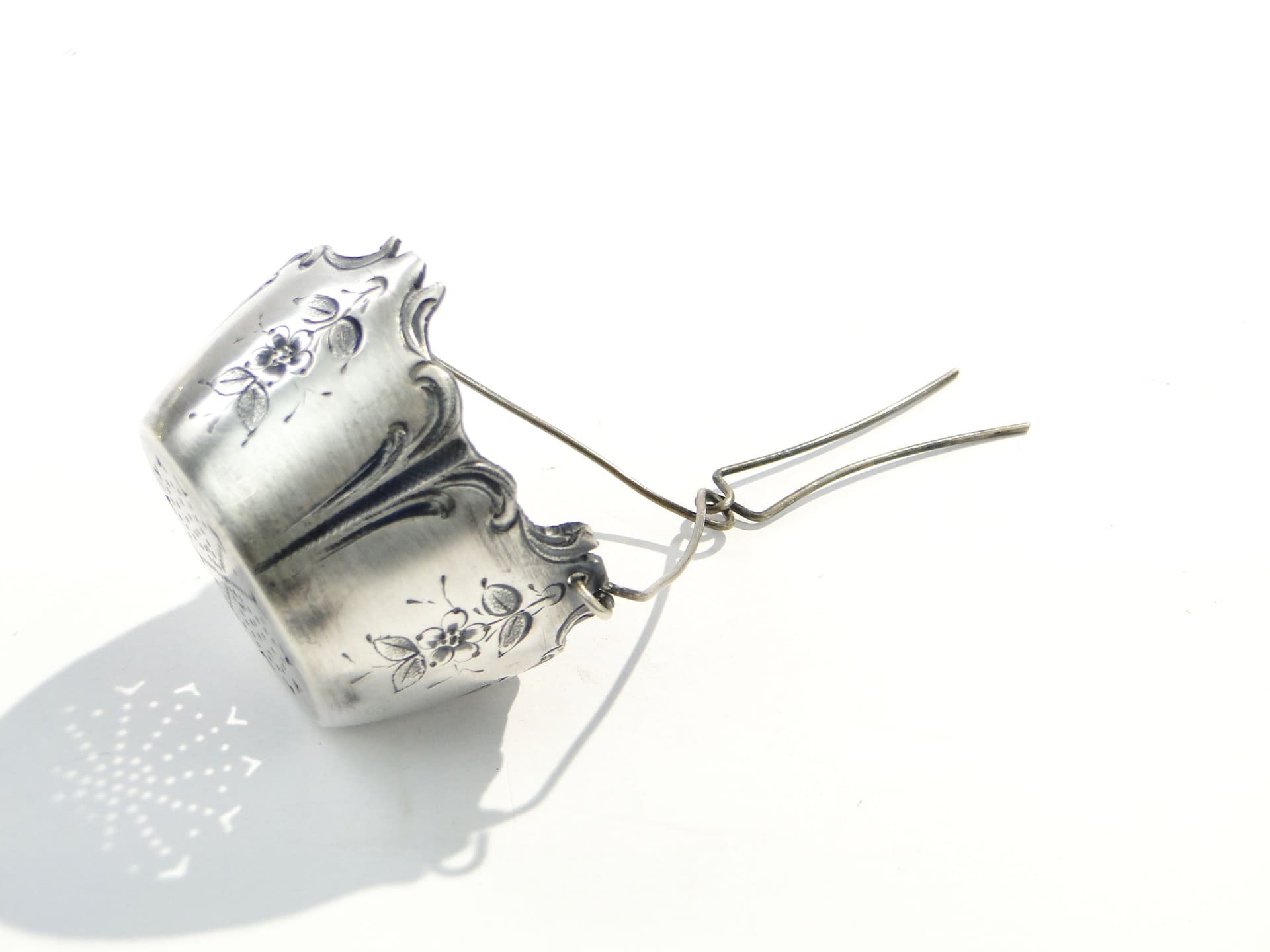 Tea strainer, neoclassical, silver, Russia, early 20th c. - 210277