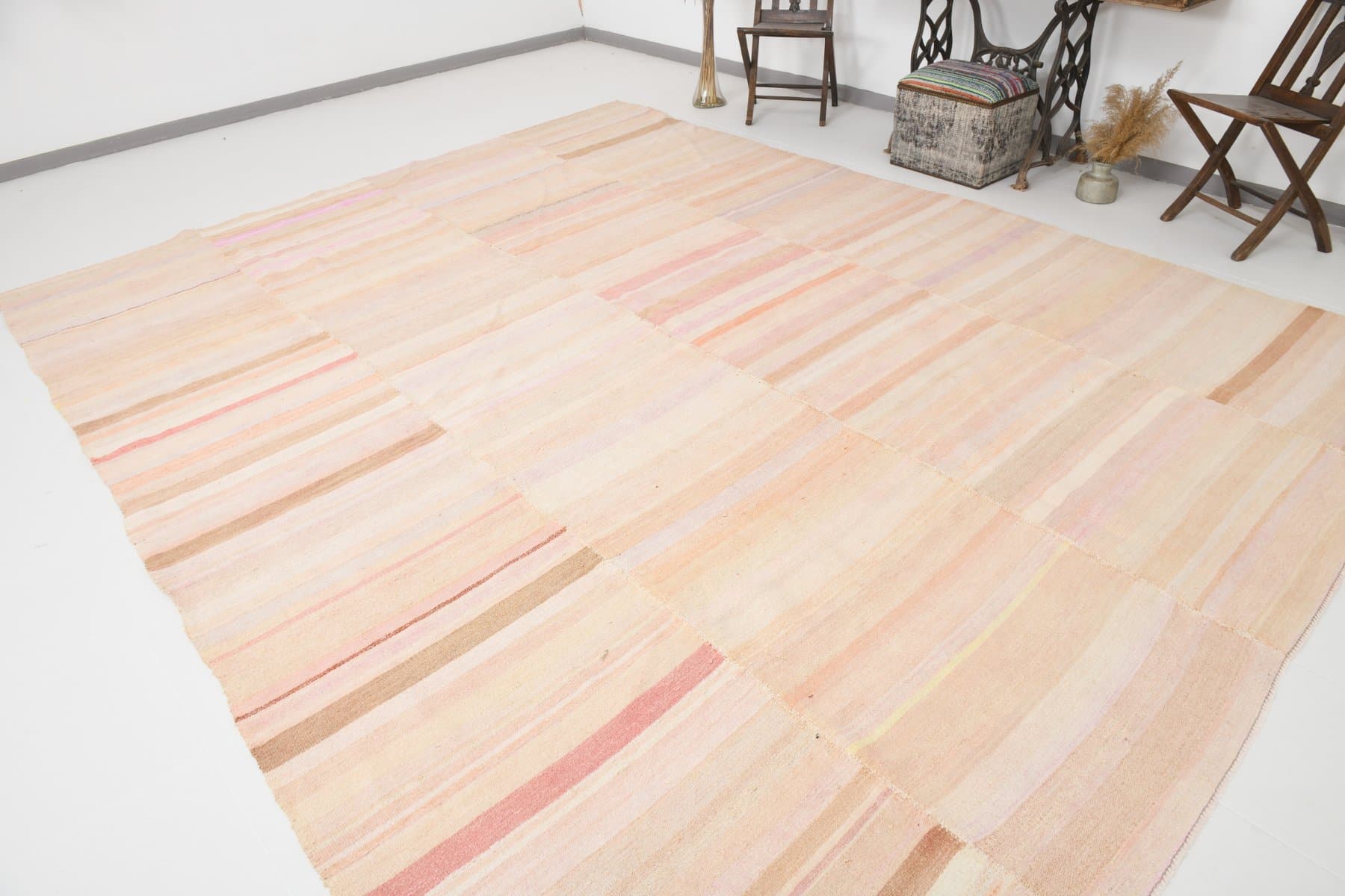 Kilim 391x308 cm, beżowy, różowy, konopie, lata 70. - 210390