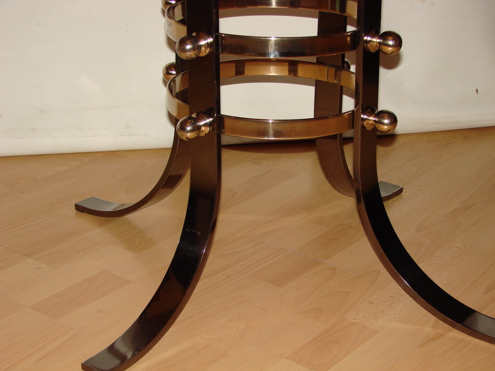 Stół kawowy okrągły Ø120 cm, złoty, mosiądz, szkło, lata 70. - 210370