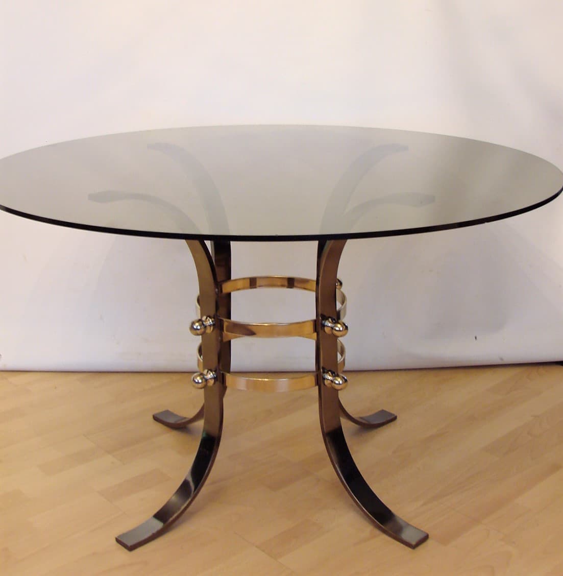 Stół kawowy okrągły Ø120 cm, złoty, mosiądz, szkło, lata 70. - 210375