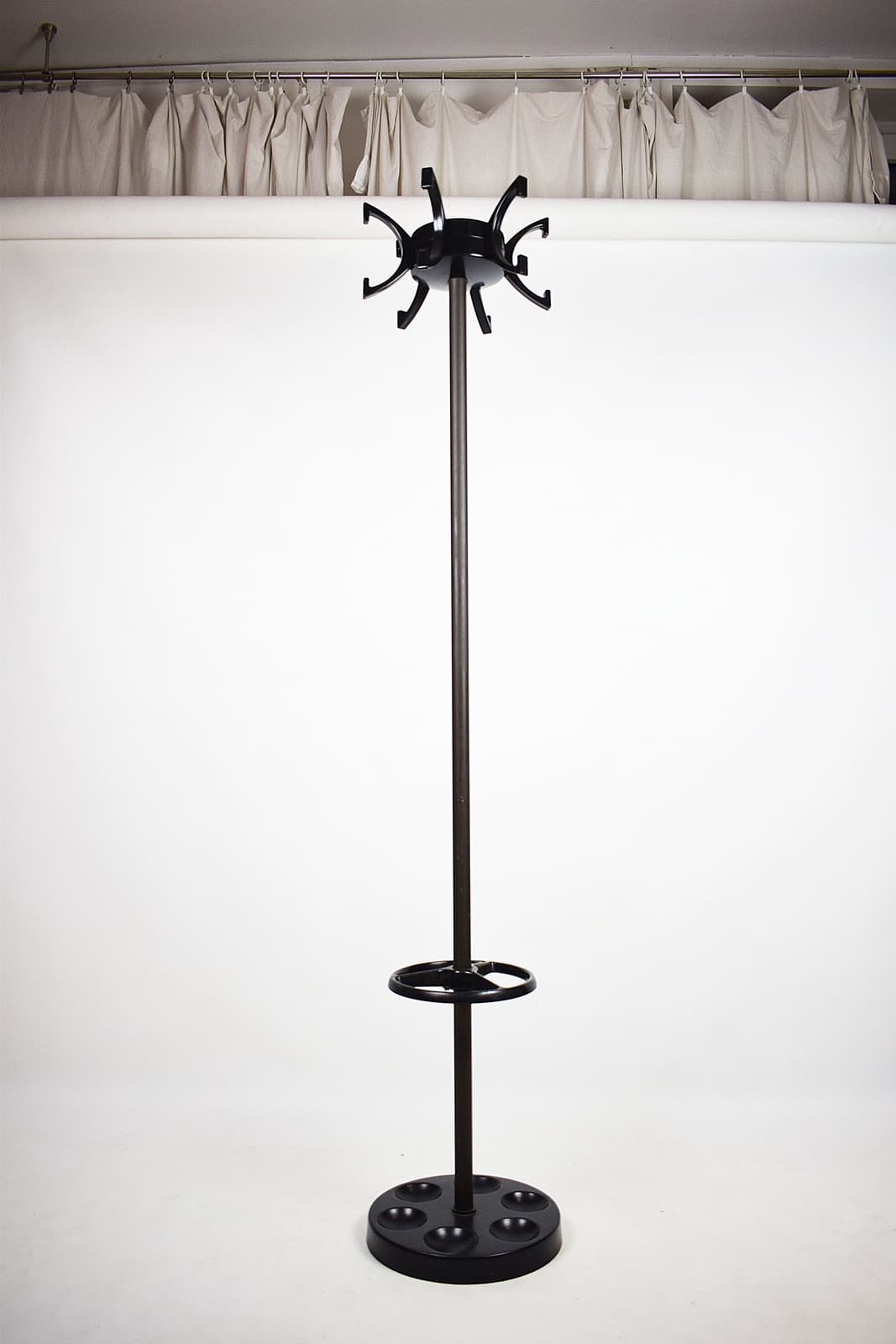 Wieszak podłogowy, ciemnobrązowy, metal, lata 80. - 210694