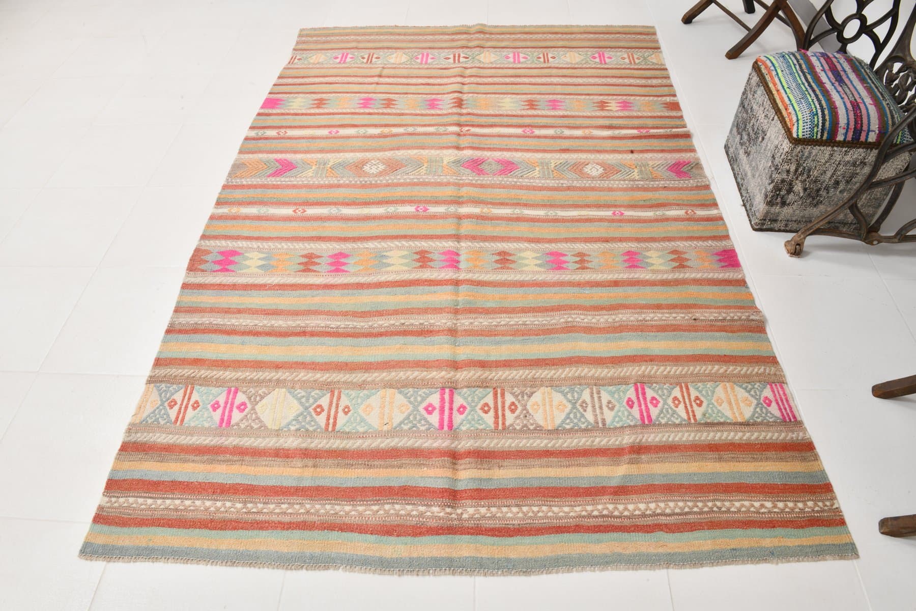 Kilim 252x170 cm, beżowy, różowy, wełna, lata 70. - 211208