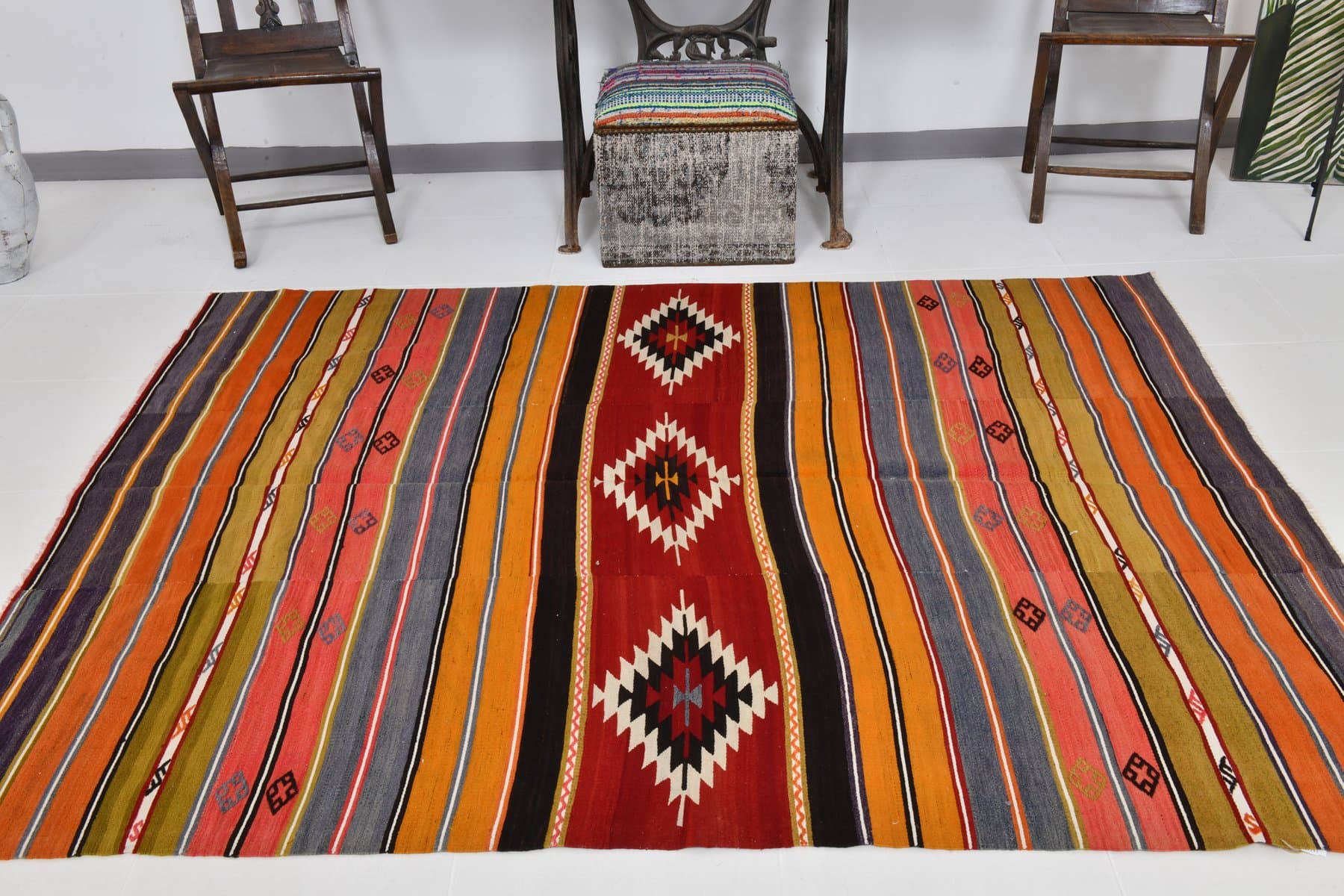 Kilim 215x163 cm, czerwony, zielony, wełna, lata 60. - 211343