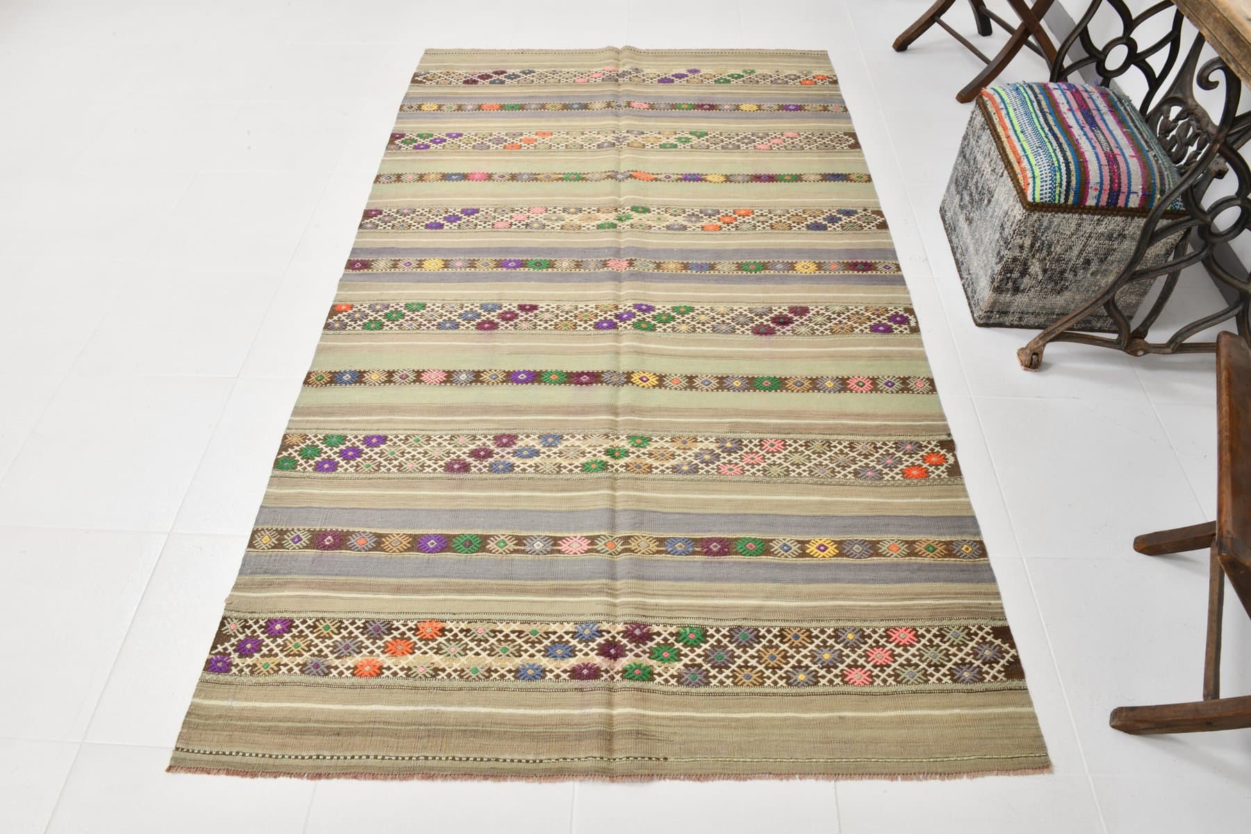 Kilim 241x139 cm, beżowy, wełna, Turcja, lata 60. - 211493