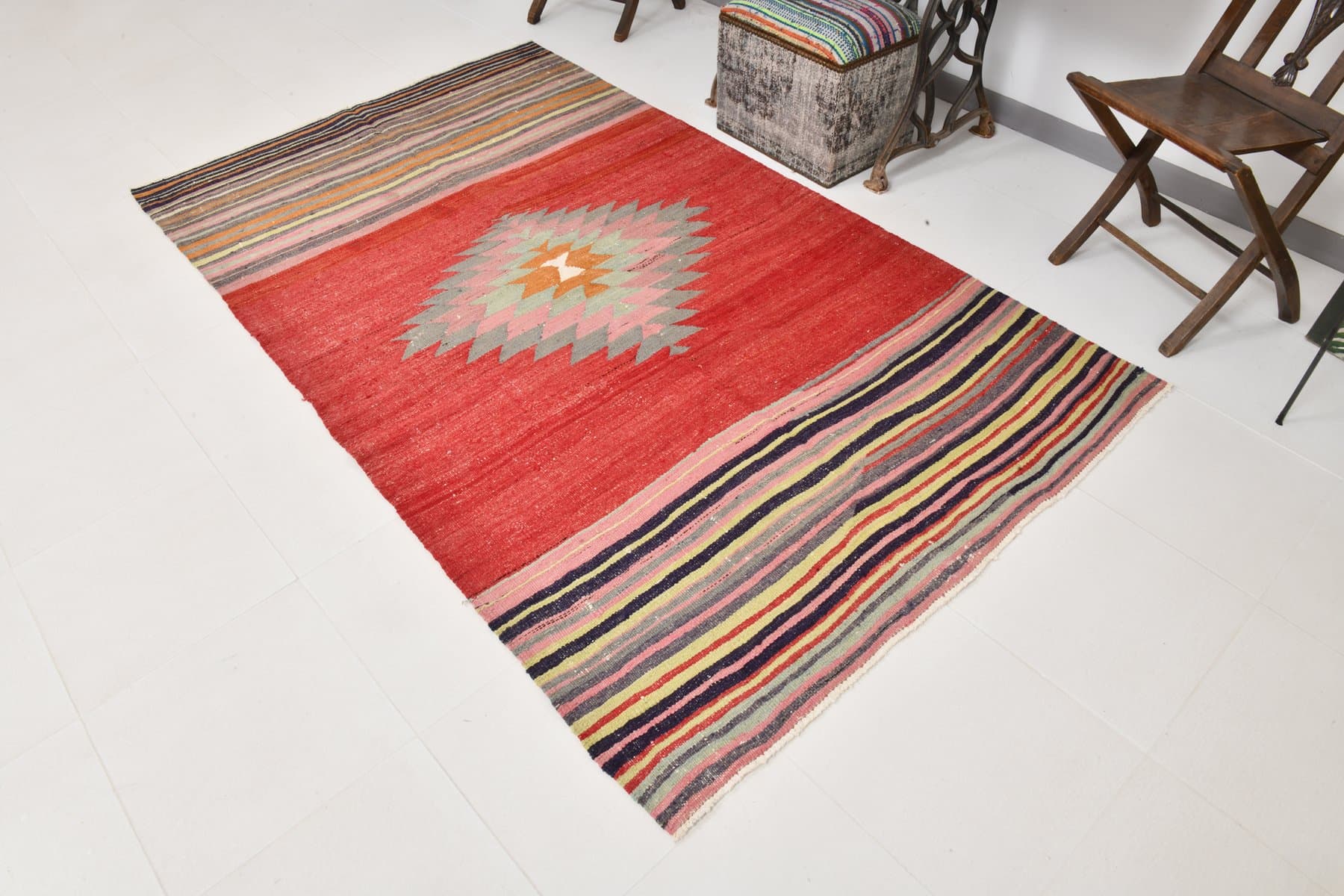 Kilim 241x143 cm, czerwony, beżowy, wełna, lata 70. - 211453