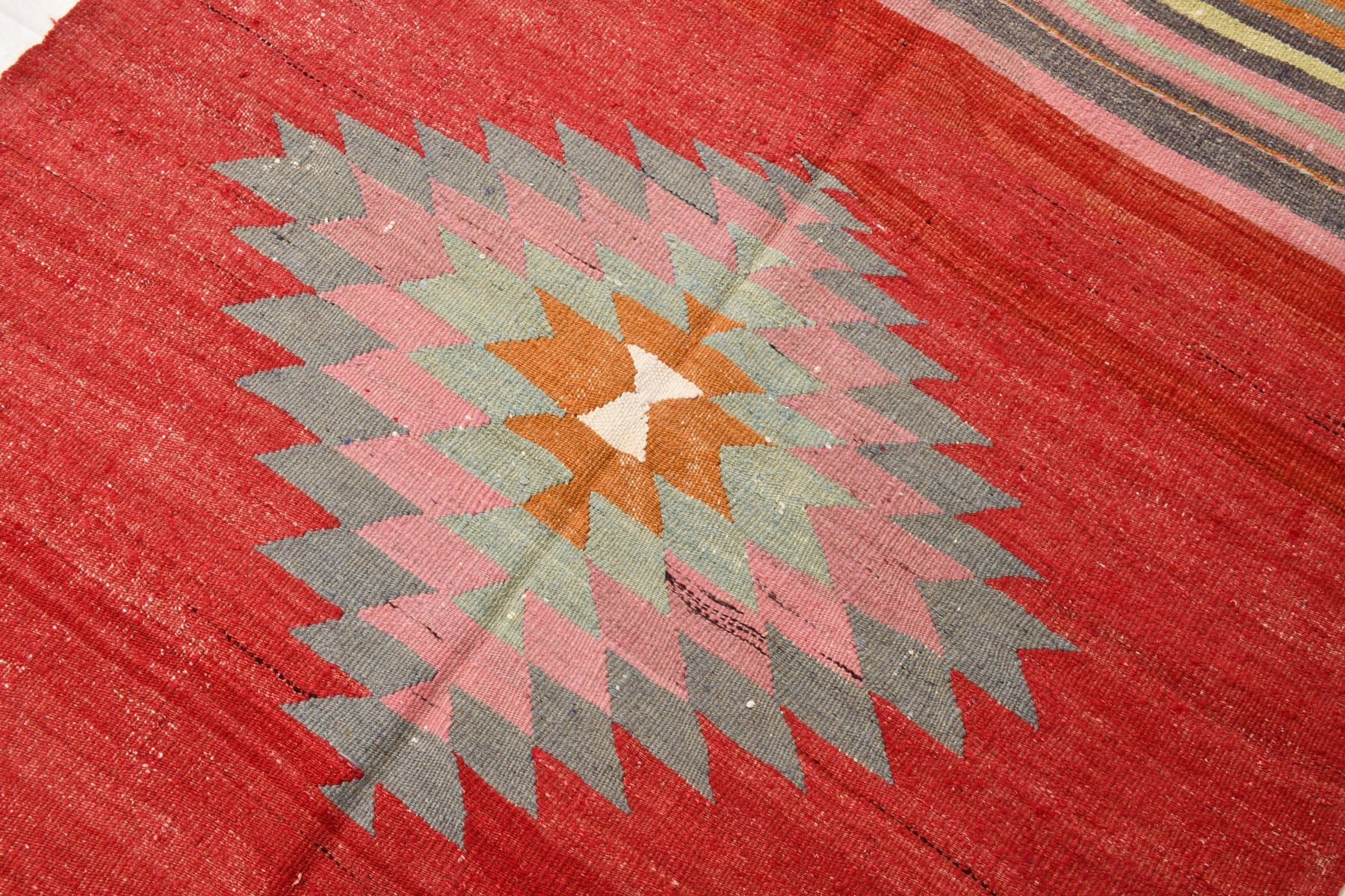 Kilim 241x143 cm, czerwony, beżowy, wełna, lata 70. - 211459