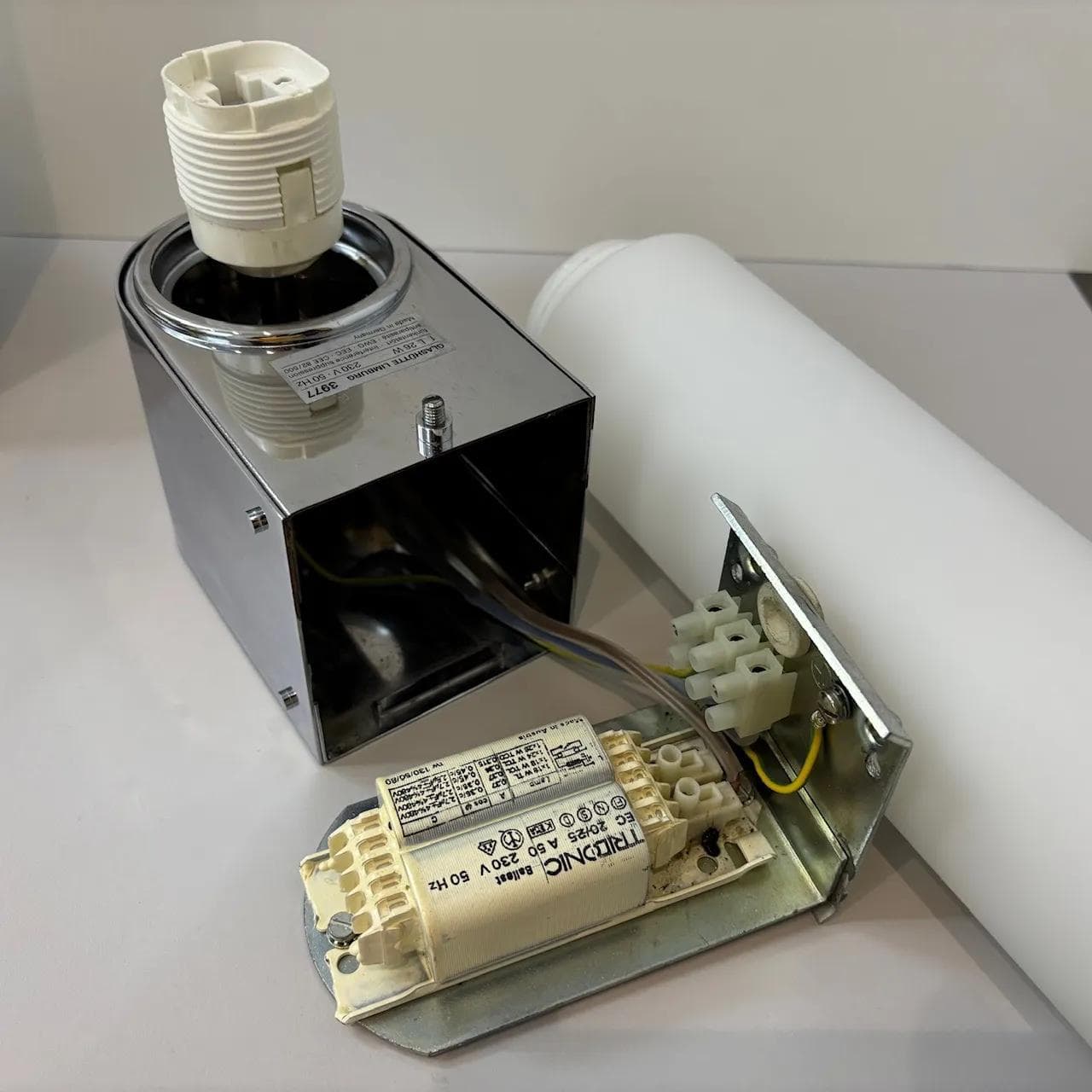 Para kinkietów, szkło białe, metal chromowany, Glashütte Limburg, Niemcy, lata 80. - 15445