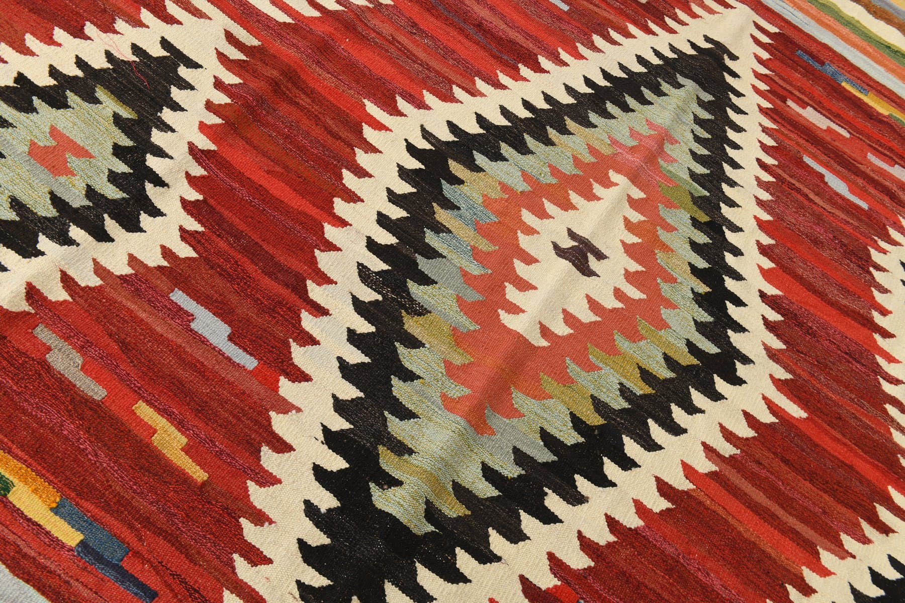 Kilim 373x279 cm, czerwony, wielokolorowy, wełna, Turcja, lata 60. - 212984