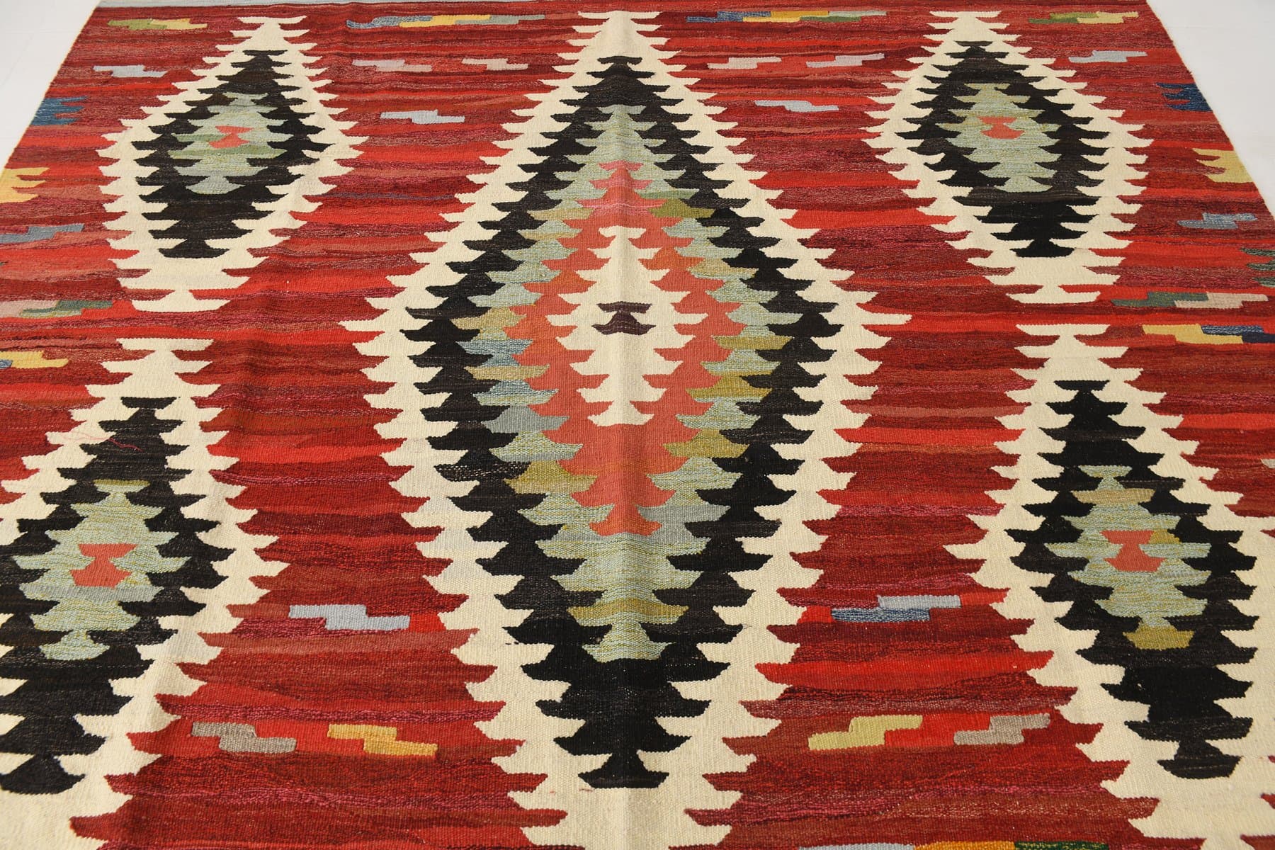 Kilim 373x279 cm, czerwony, wielokolorowy, wełna, Turcja, lata 60. - 212983