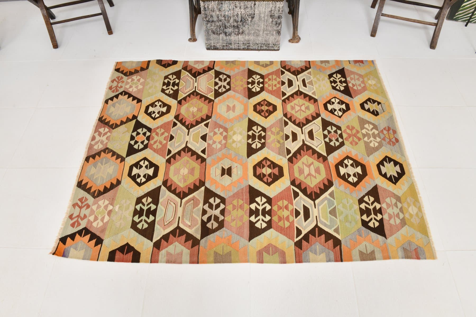 Kilim 157x124 cm, beige, olive, wool, 1970s - 212992
