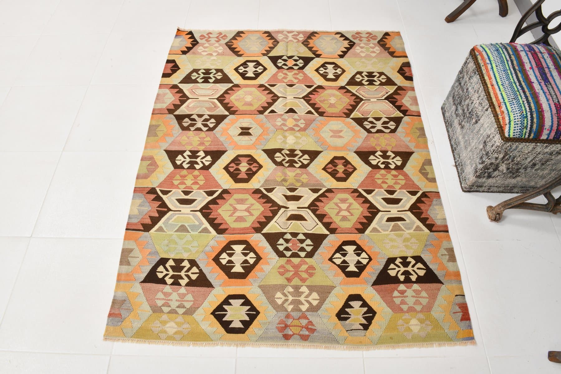 Kilim 157x124 cm, beige, olive, wool, 1970s - 212990