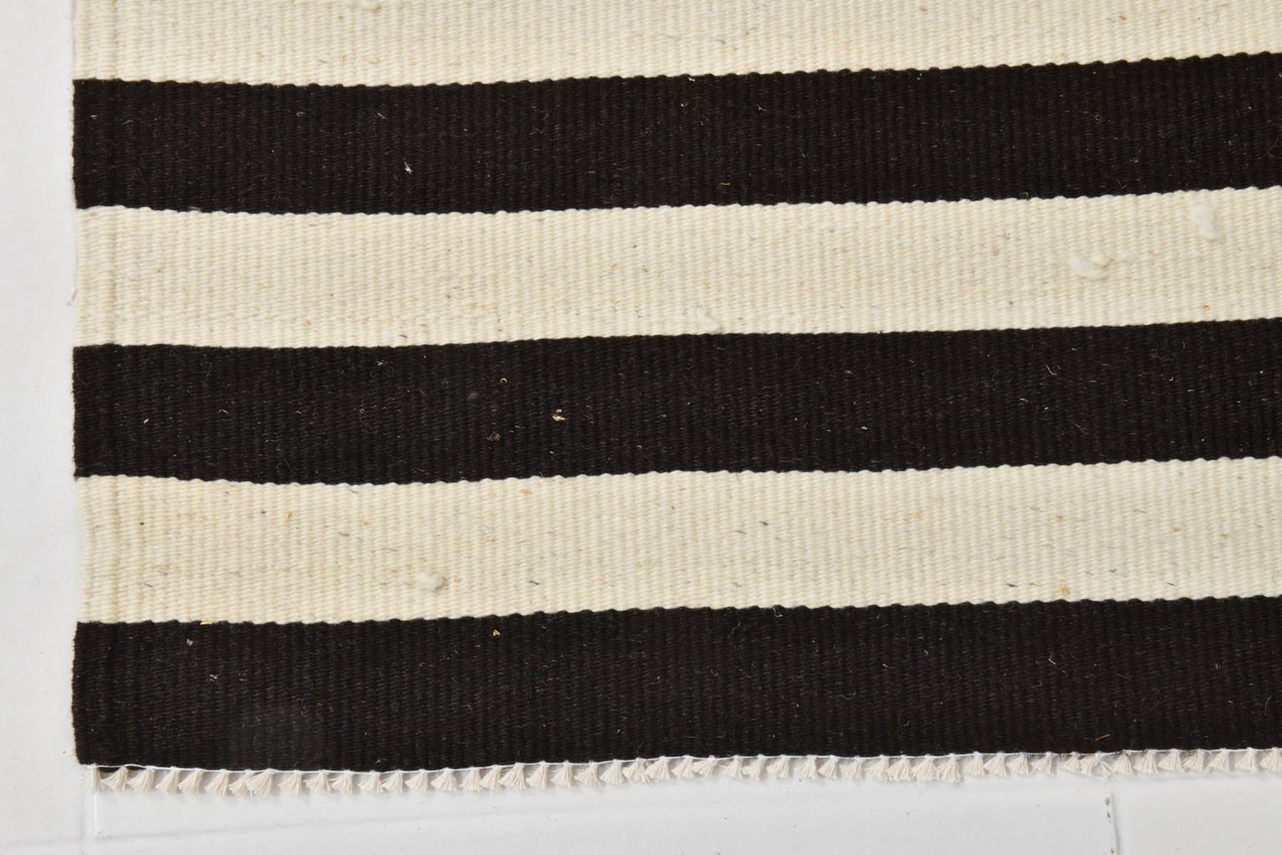Kilim chodnik 248x78 cm, czarny, biały, wełna, lata 70. - 213431