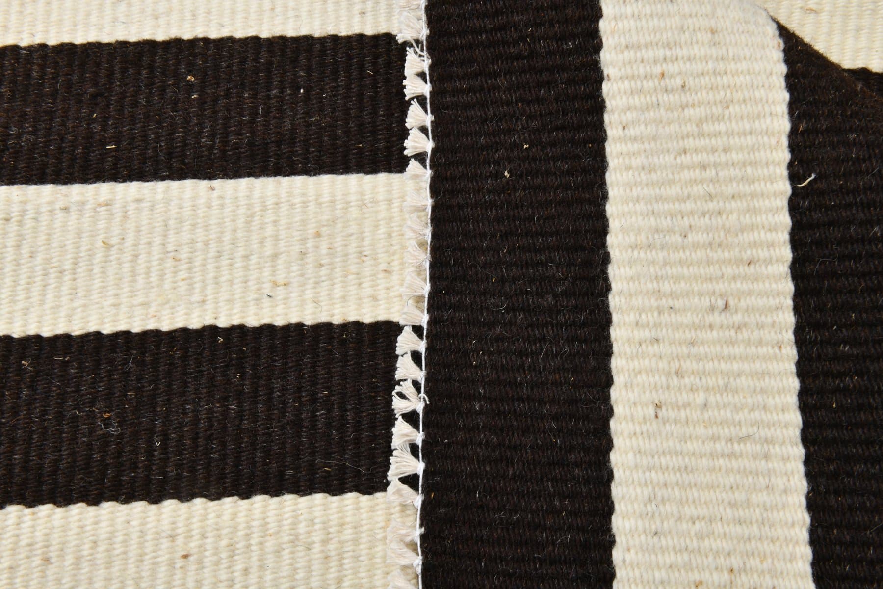 Kilim chodnik 248x78 cm, czarny, biały, wełna, lata 70. - 213424