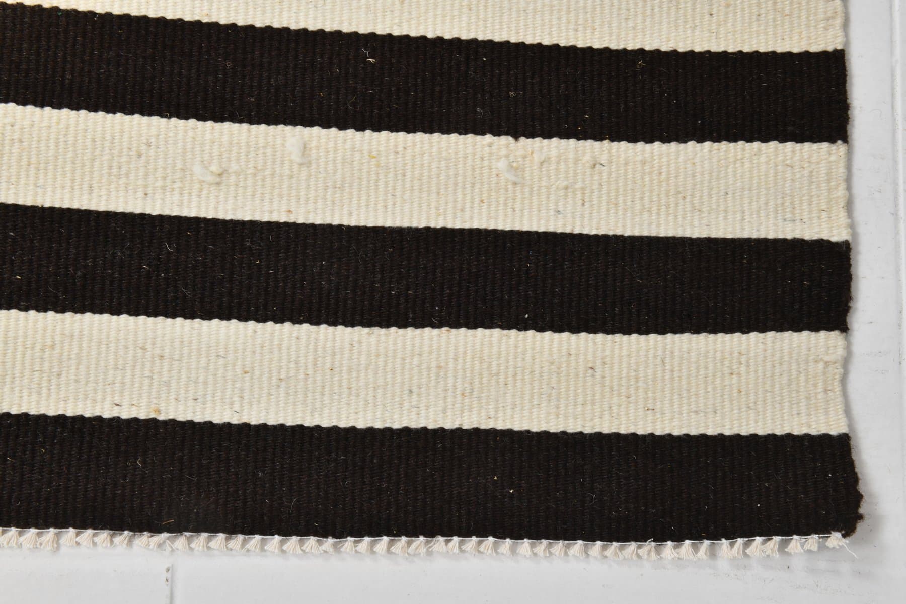 Kilim chodnik 248x78 cm, czarny, biały, wełna, lata 70. - 213432