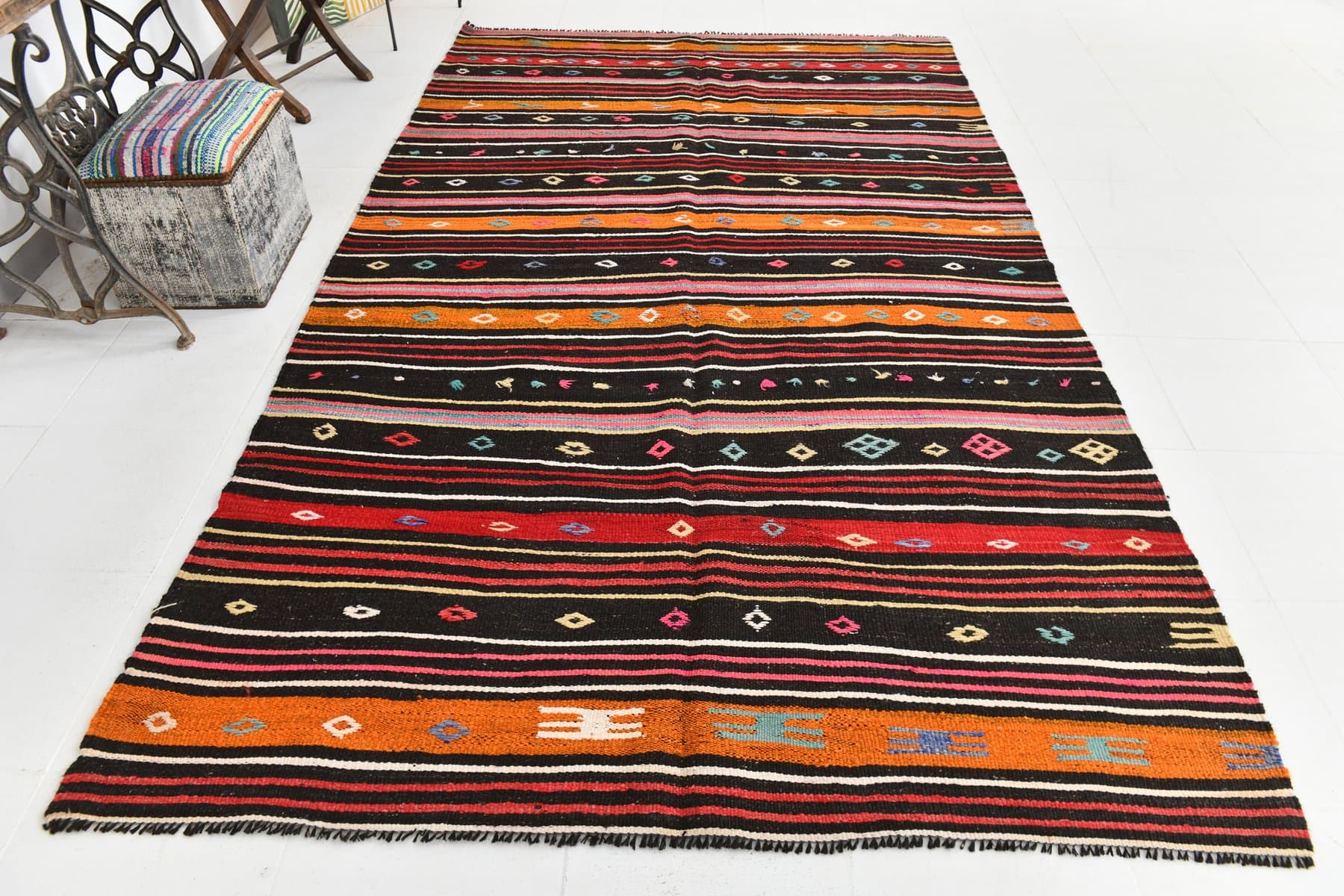 Kilim 186x322 cm, czarny, różowy, wełna, lata 70. - 215093