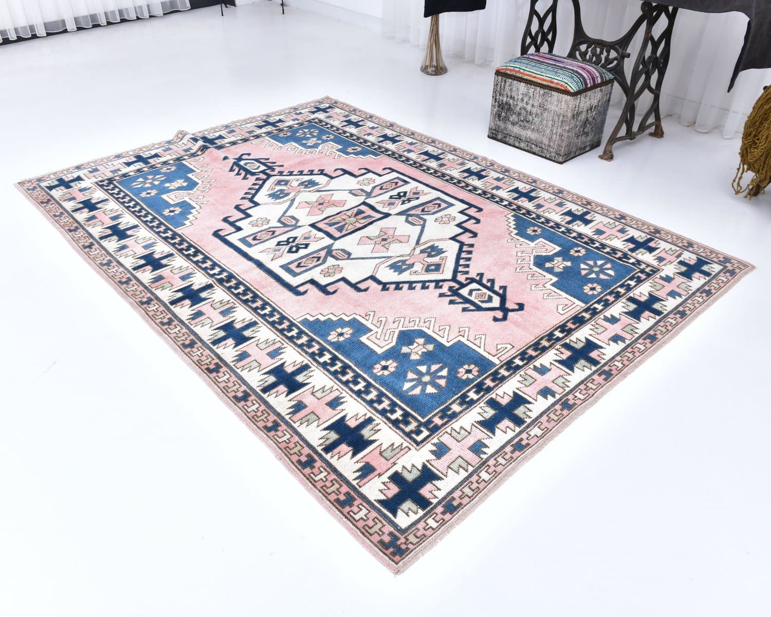 Rug 252x183 cm, blue, red, wool, Turkey, 1970s. - 218899