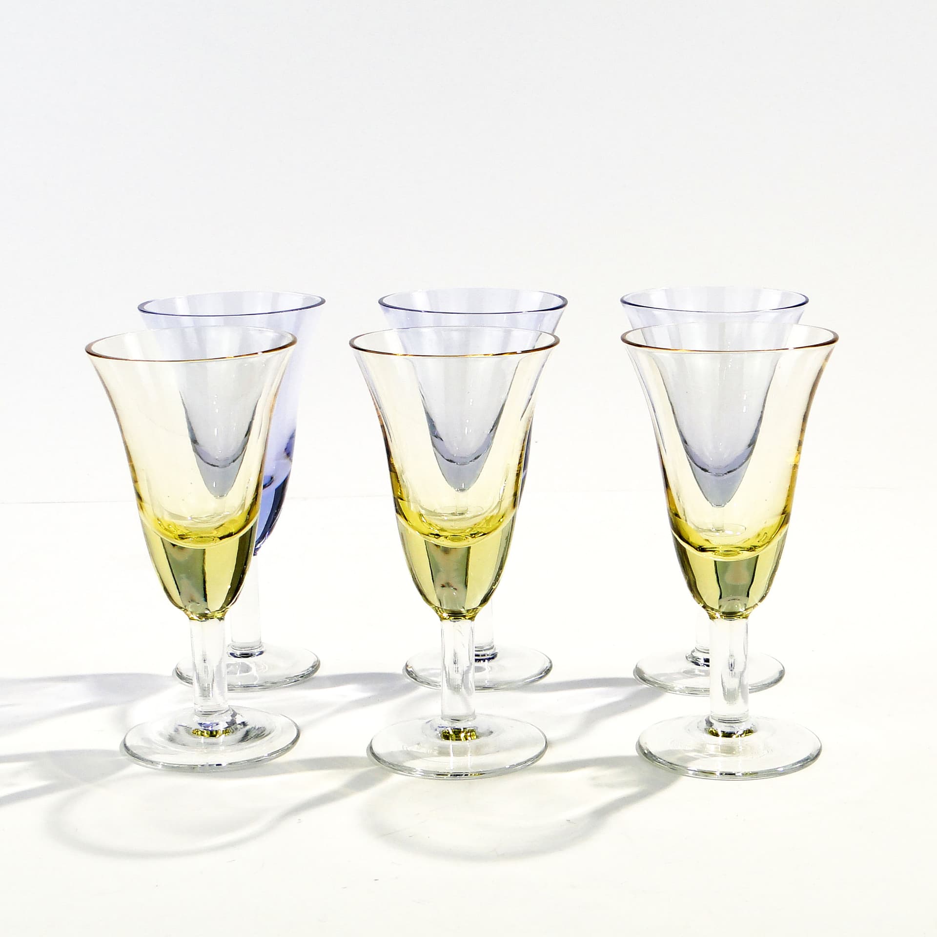 Komplet kieliszków do wódki, wielokolorowe szkło, Czechosłowacja, lata 50. - 1571