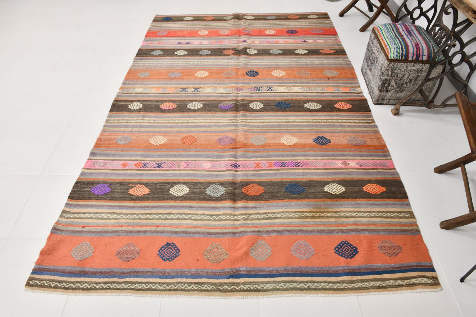 Kilim 180x290 cm, różowy, brązowy, wełna, Turcja, lata 60. - 218387