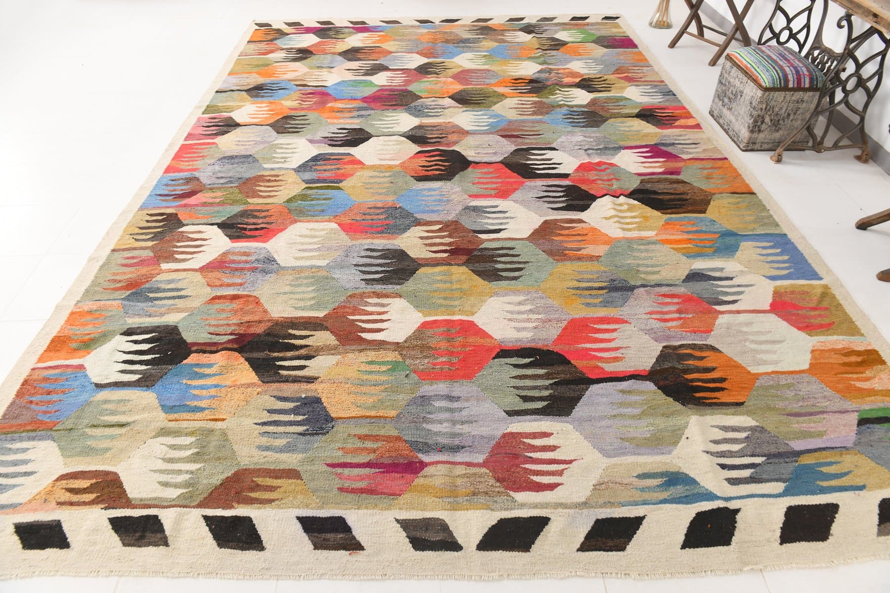 Kilim 438x298 cm, czerwony, wełna, Turcja, lata 60. - 217374