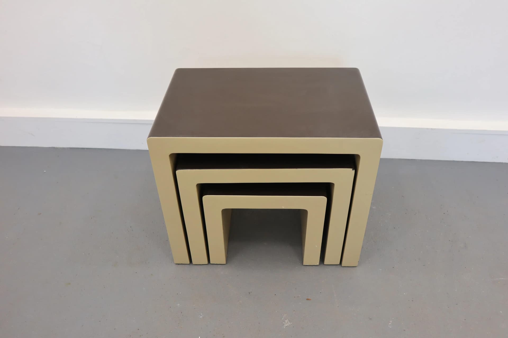 Komplet trzech stolików kawowych, brązowy, beżowy, plastik, proj. Ch. Koban, Niemcy, lata 70. - 15833