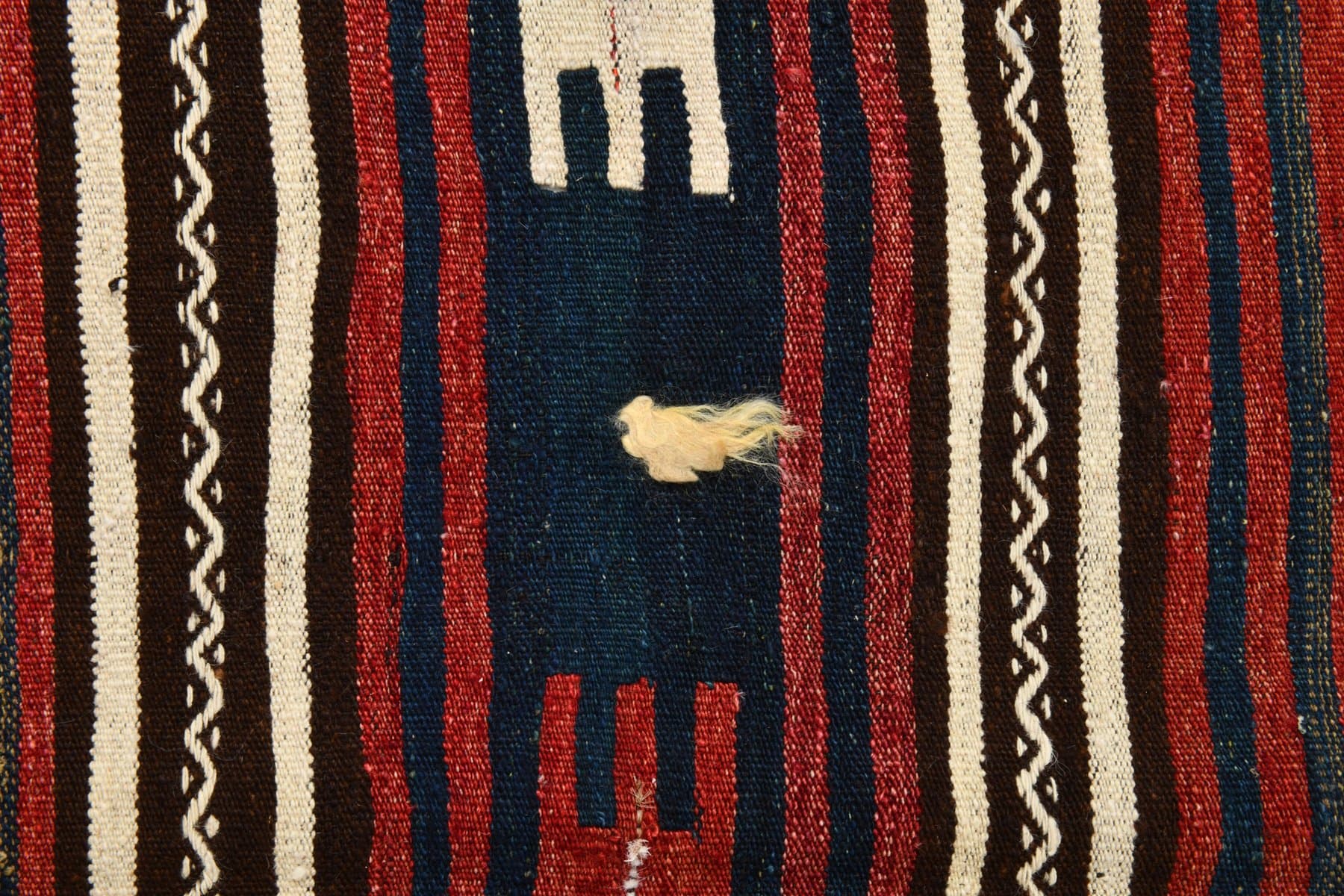 Kilim 189x152 cm, ceglastoczerwony, granatowy, wełna, lata 70. - 216651