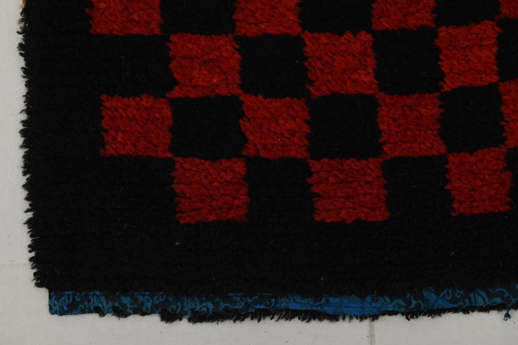 Rug 107x180 cm, black, red, wool, 1970s - 216570