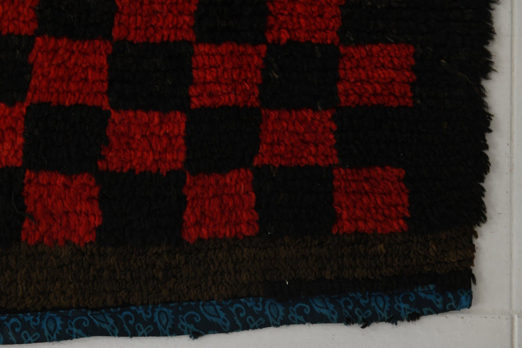 Rug 107x180 cm, black, red, wool, 1970s - 216571