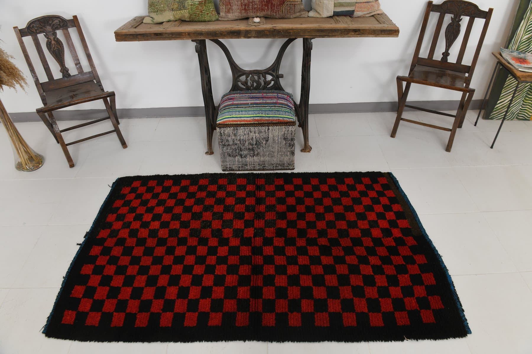 Rug 107x180 cm, black, red, wool, 1970s - 216566