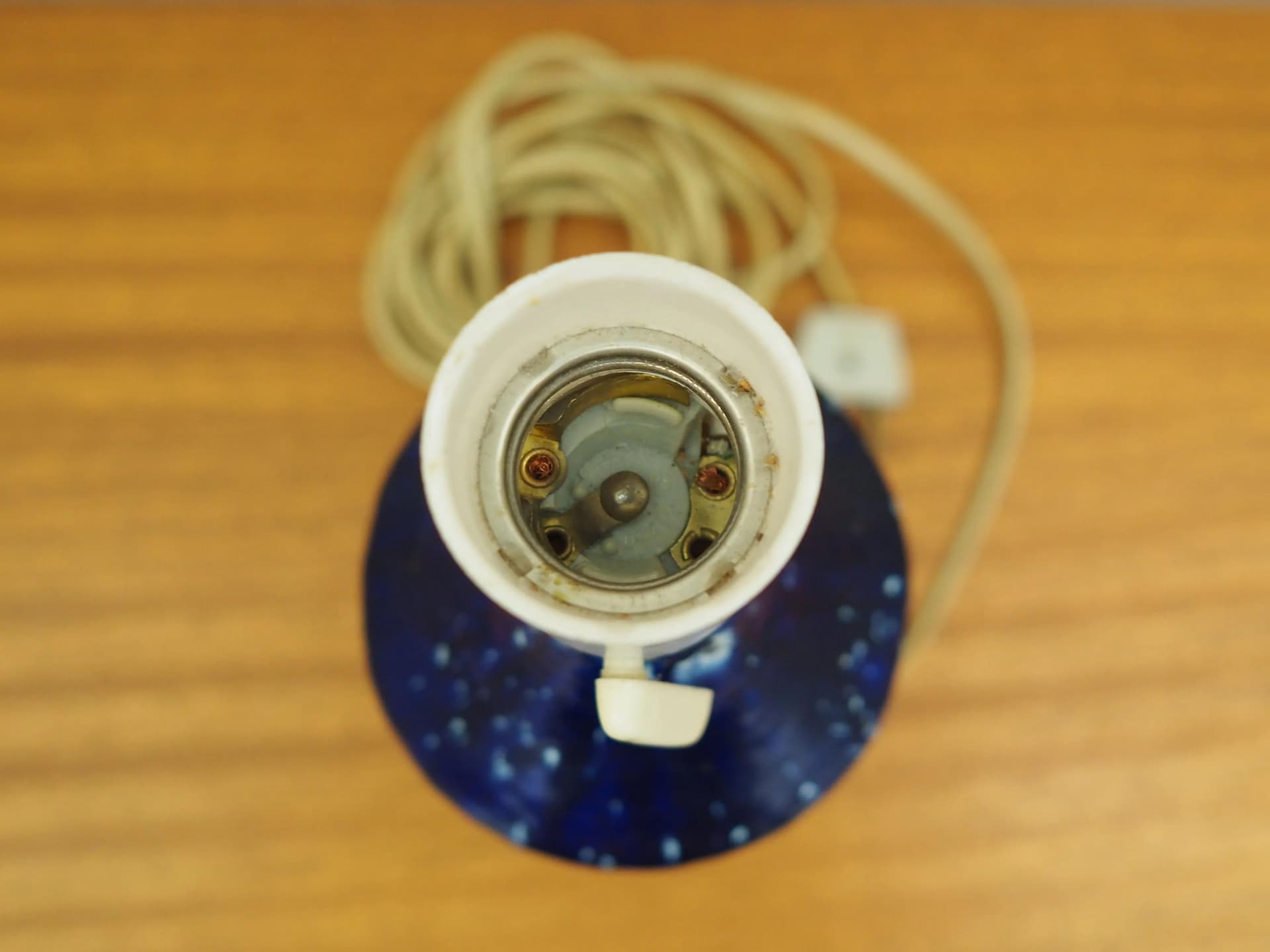 Lampka stołowa, ceramika niebieska, Dania, lata 60. - 15943