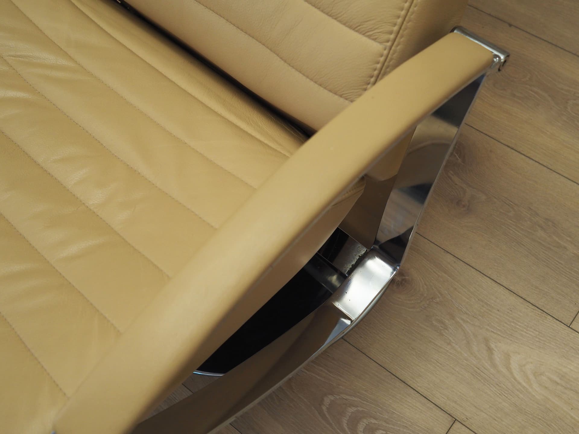 Lounge chair, beige leather, chromed metal, Denmark, 1970s. - 78301