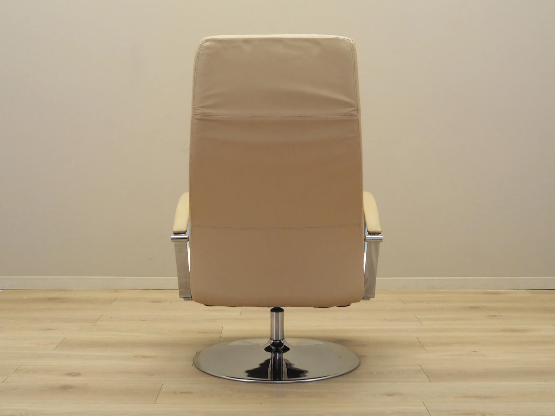 Lounge chair, beige leather, chromed metal, Denmark, 1970s. - 15935