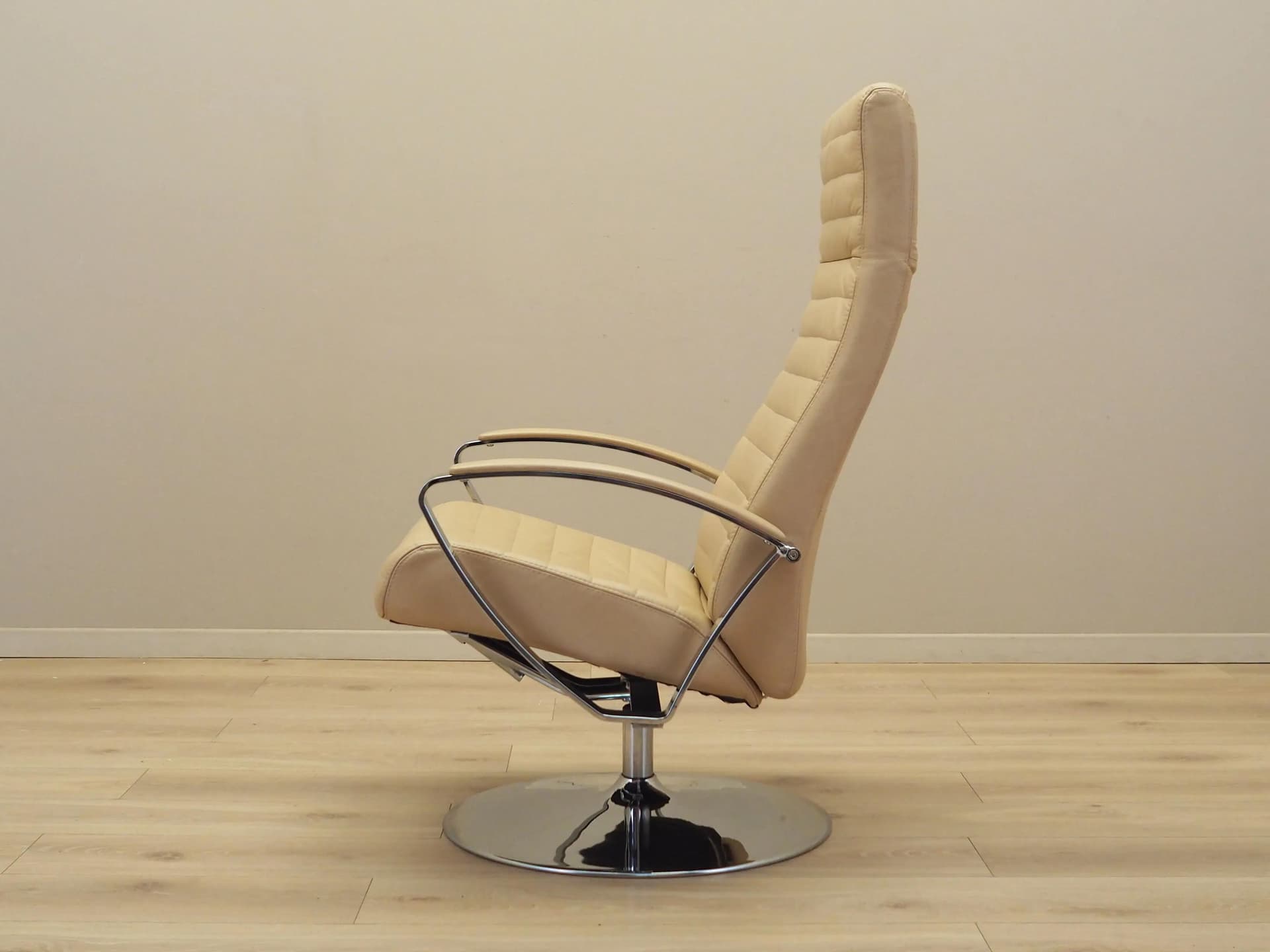 Lounge chair, beige leather, chromed metal, Denmark, 1970s. - 15934