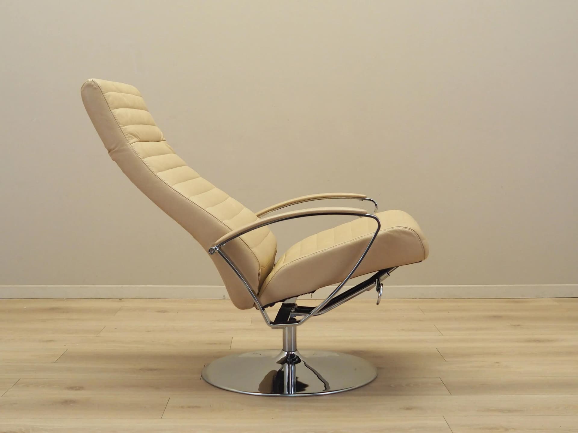 Lounge chair, beige leather, chromed metal, Denmark, 1970s. - 15937