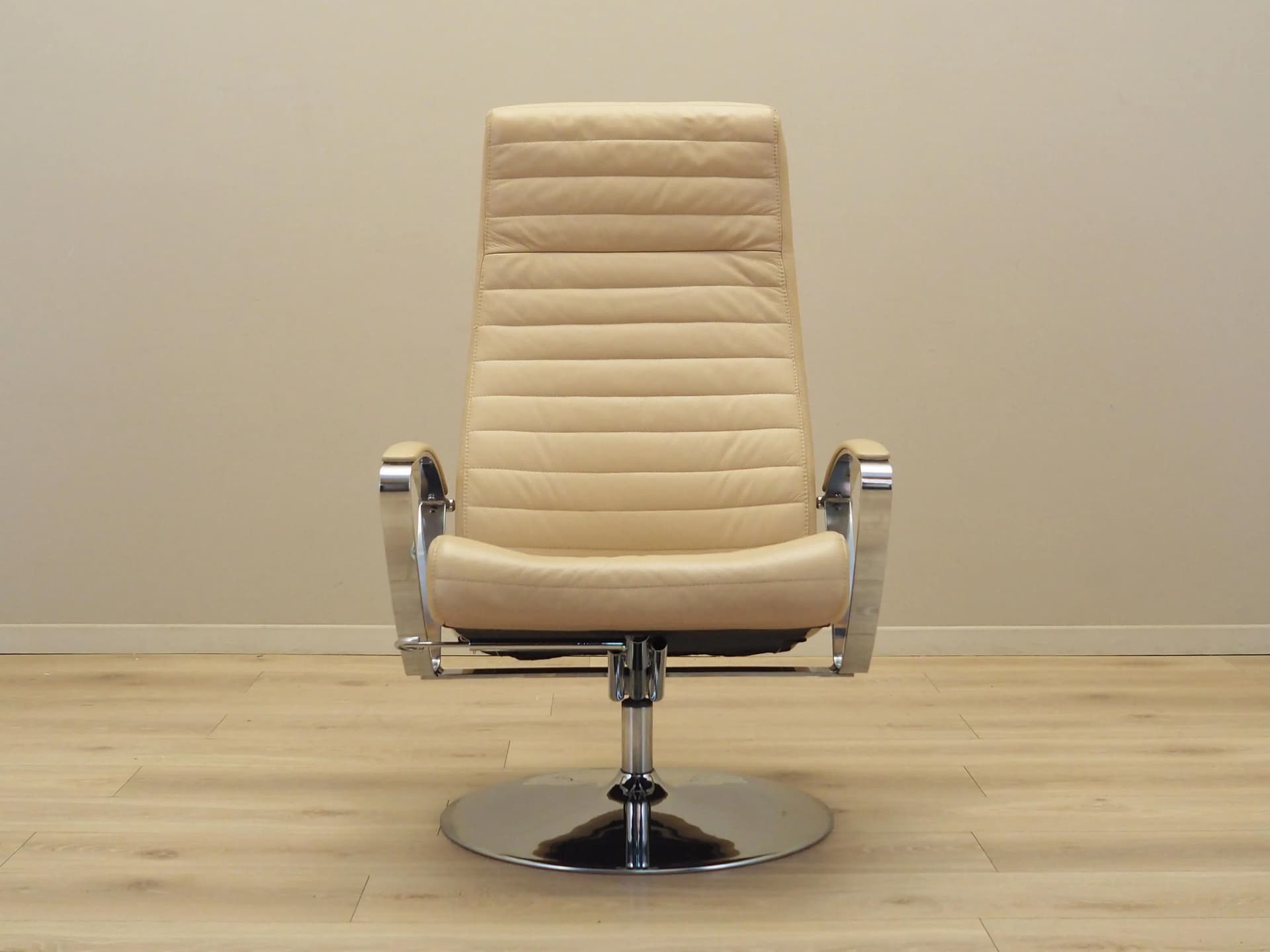 Lounge chair, beige leather, chromed metal, Denmark, 1970s. - 15932