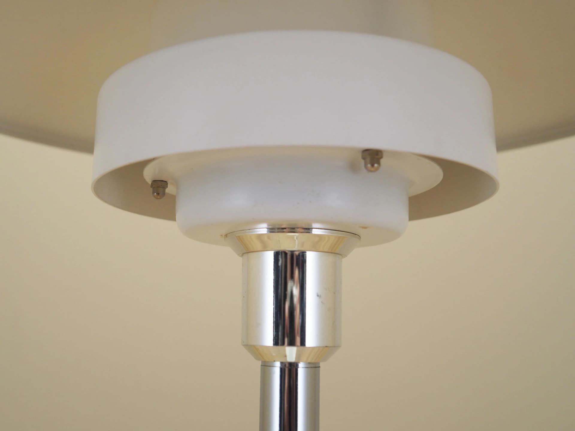 Lampa podłogowa, metal biały, proj. S. Henningsen, Lyskaer, Dania, lata 70. - 15923