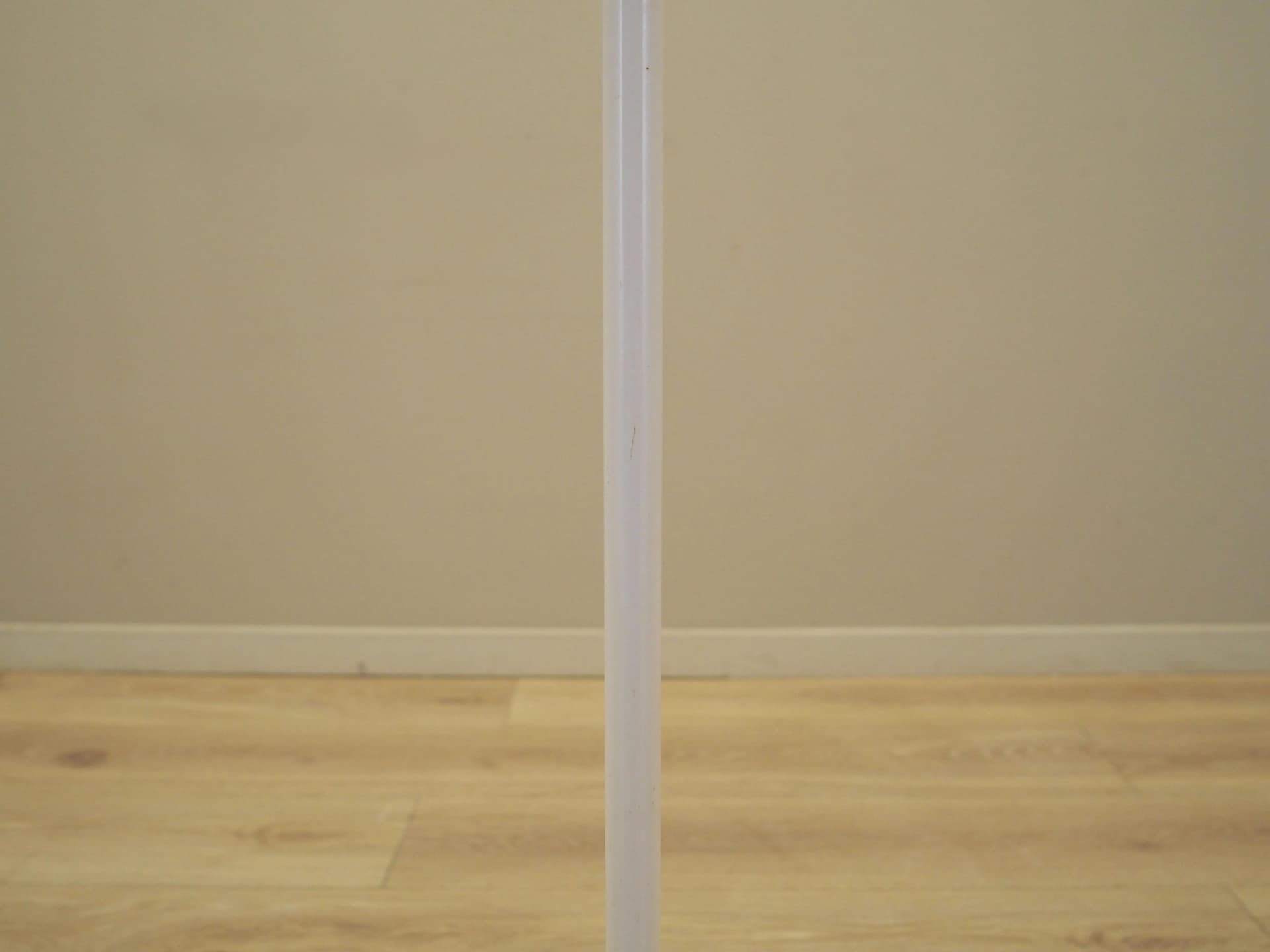 Lampa podłogowa Panthella, ivory white, metal tworzywo sztuczne, proj. V. Panton, Louis Poulsen, Dania, lata 70. - 15917