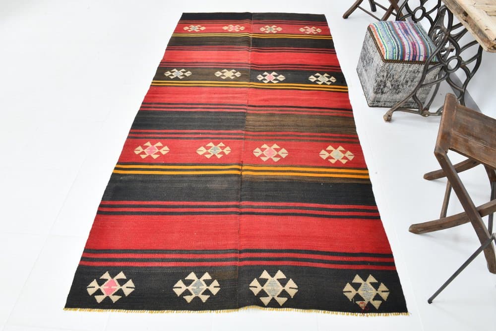 Kilim 177x136 cm, czerwony, czarny, wełna, Turcja, lata 70. - 219789