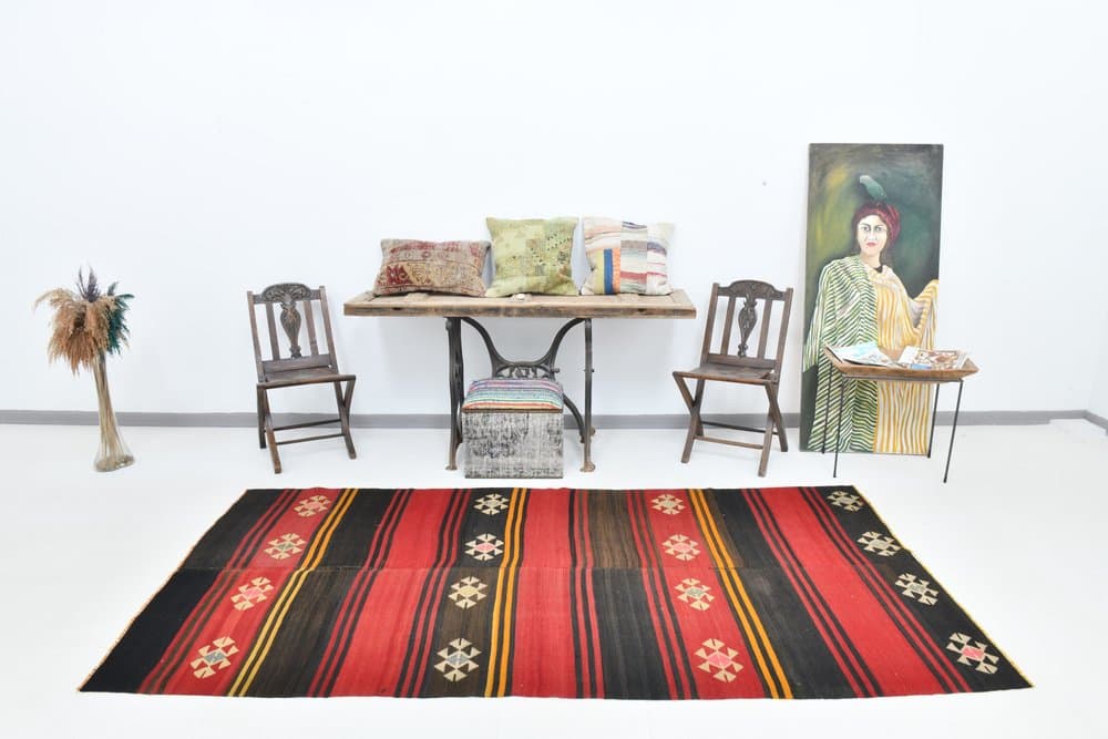 Kilim 177x136 cm, czerwony, czarny, wełna, Turcja, lata 70. - 219797