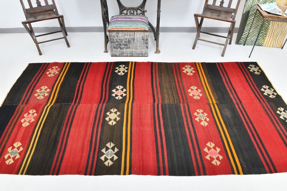 Kilim 177x136 cm, czerwony, czarny, wełna, Turcja, lata 70. - 219790