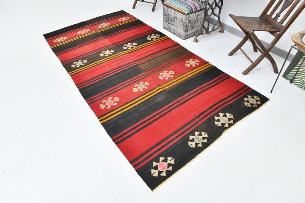 Kilim 177x136 cm, czerwony, czarny, wełna, Turcja, lata 70. - 219786