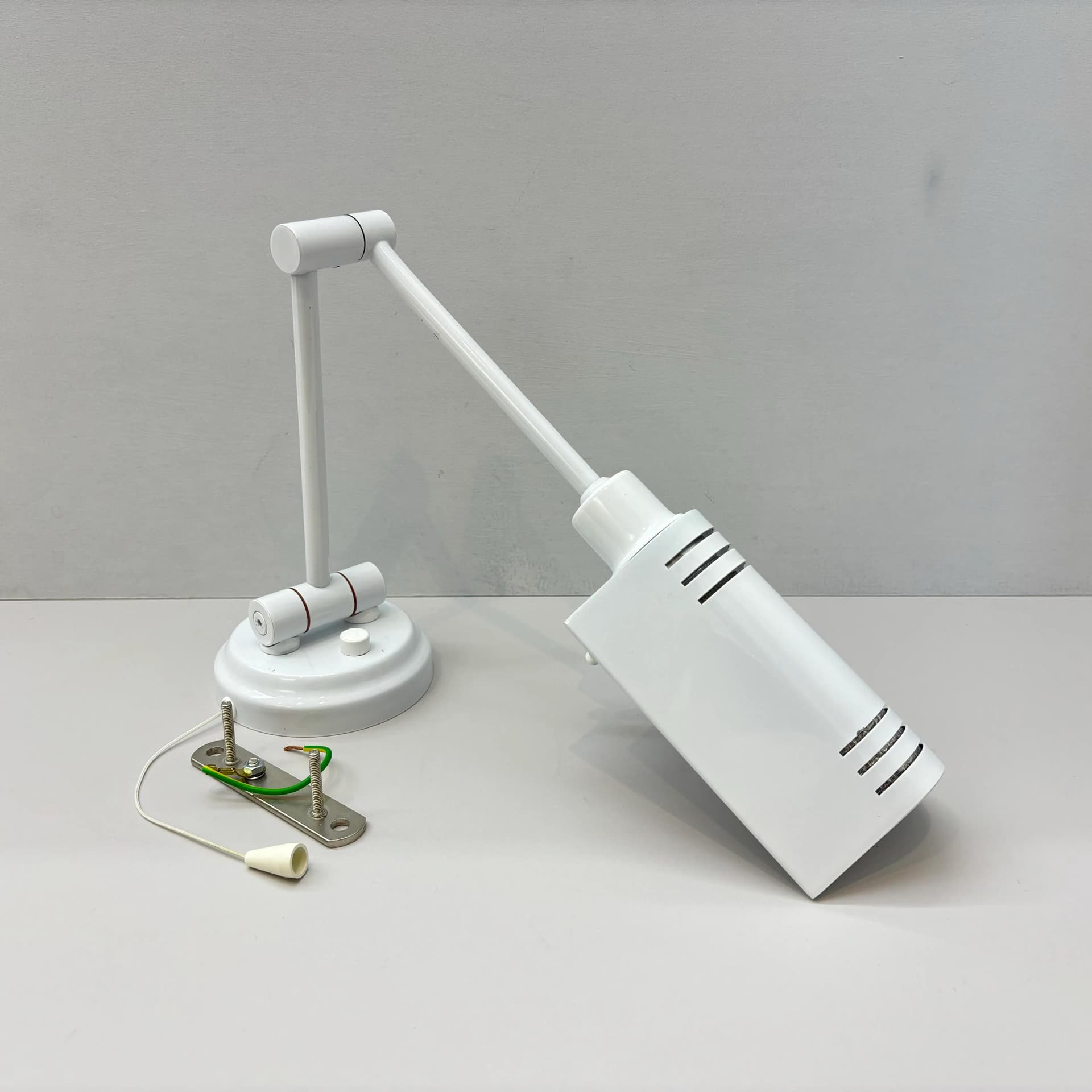 Białe, modernistyczne kinkiety metalowe, Holtkötter, Niemcy, lata 90. - 15998