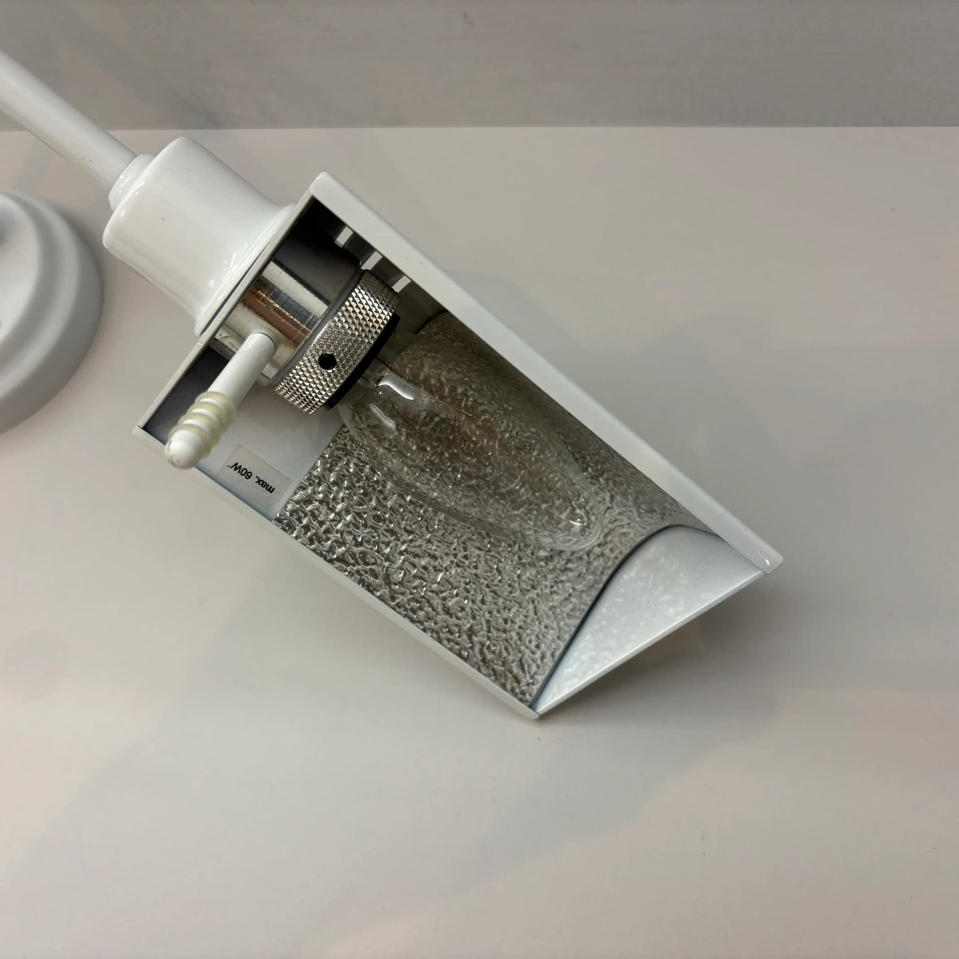 Białe, modernistyczne kinkiety metalowe, Holtkötter, Niemcy, lata 90. - 16000