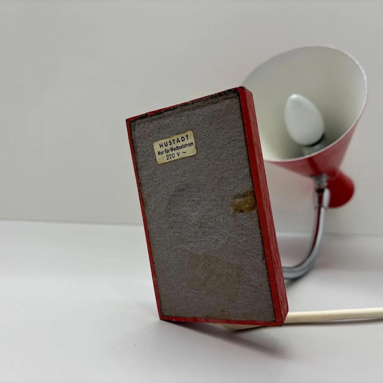 Czerwona metalowa lampka biurkowa, Hustadt Leuchten, Niemcy, lata 70. - 16124