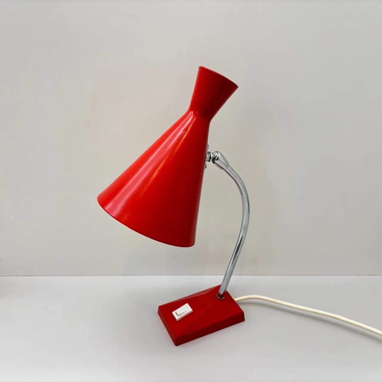 Czerwona metalowa lampka biurkowa, Hustadt Leuchten, Niemcy, lata 70. - 16122