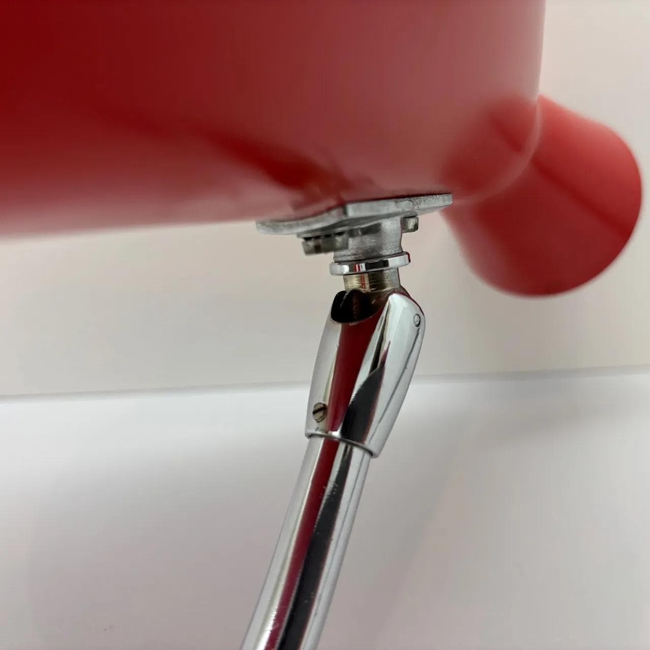 Czerwona metalowa lampka biurkowa, Hustadt Leuchten, Niemcy, lata 70. - 16125