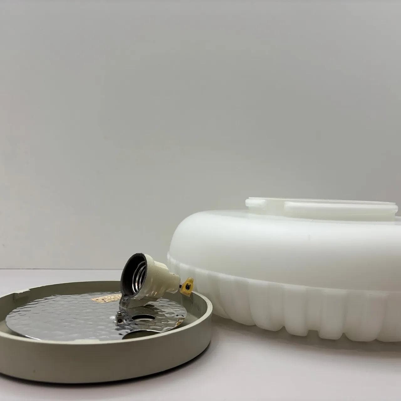 Kinkiet, plafon, biały, szkło opalowe, bakelit, Staff Leuchten, Niemcy, lata 70. - 16109