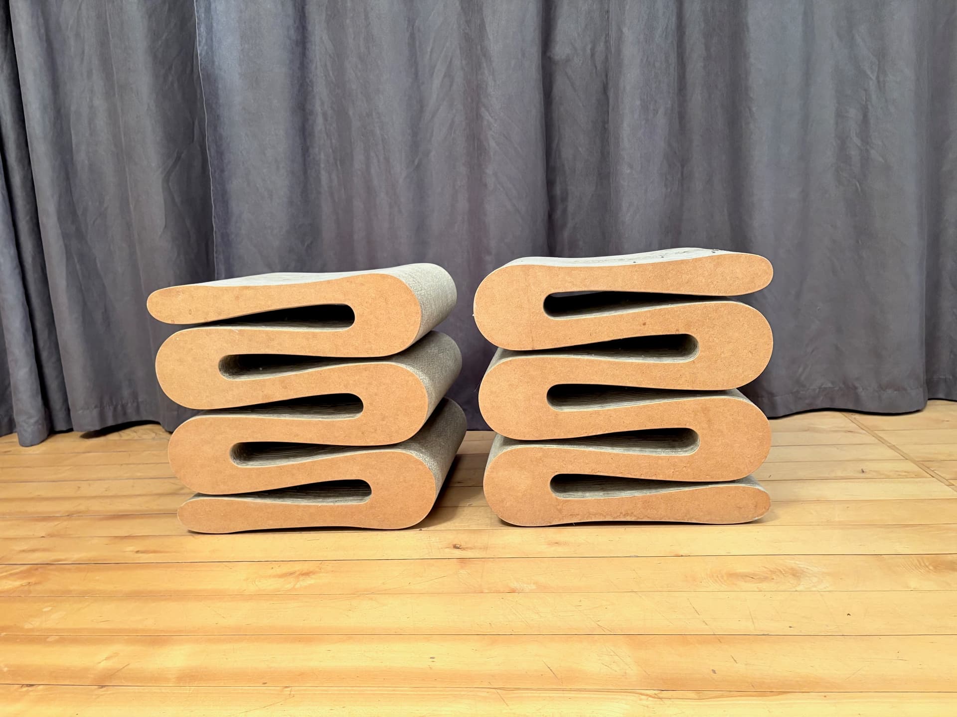 Para stołków Wiggle, brązowy, proj. F. Gehry, Vitra, Szwajcaria, lata 90. - 222564